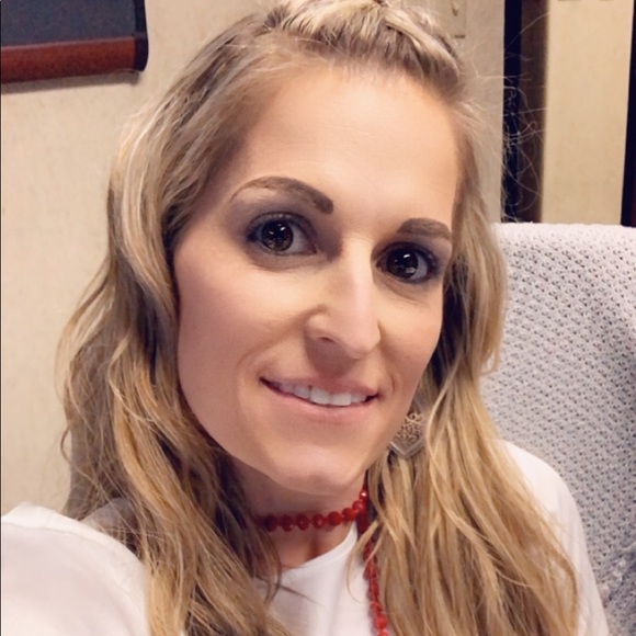 Meet your Posher, Crystal - Picture 1 of 3